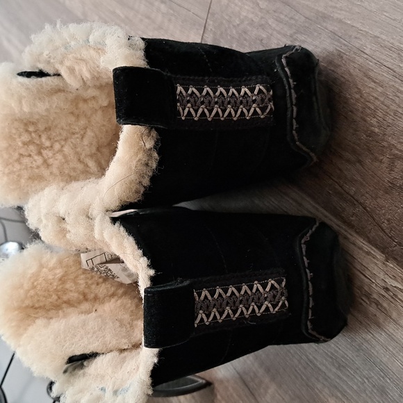 UGG Chickaree - Picture 6 of 9